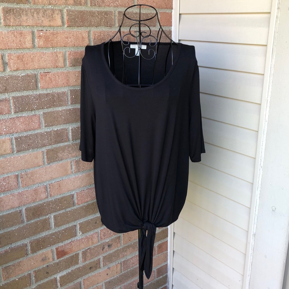 Dana Buchman tie front soft tee in black